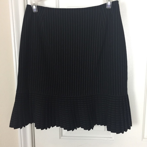 Briggs Trumpet Pinstripe Skirt Black Size 4 - Picture 3 of 8